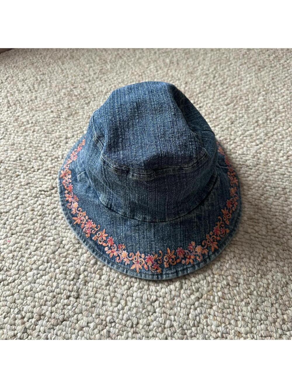 “That’s so Raven” bucket hat